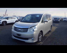 Toyota Noah 2013