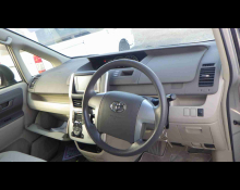 Toyota Noah 2013
