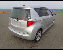 Toyota Ractis 2011