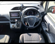 Toyota Voxy 2016