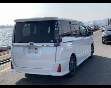 Toyota Voxy 2016