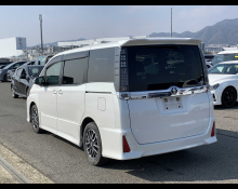 Toyota Voxy 2016