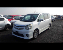 Toyota Noah 2013