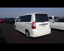 Toyota Noah 2013
