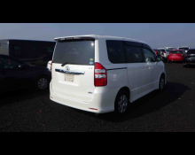 Toyota Noah 2013