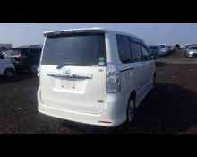 Toyota Noah 2013