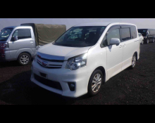 Toyota Noah 2013