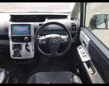 Toyota Noah 2013