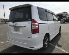Toyota Noah 2013