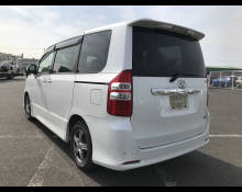 Toyota Noah 2013