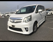 Toyota Noah 2013
