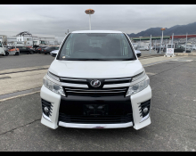 Toyota Voxy 2015