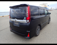 Toyota Noah 2015