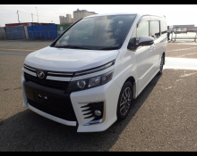 Toyota Voxy 2014