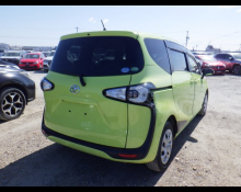 Toyota Sienta 2015