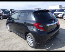 Toyota Vitz 2015