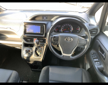 Toyota Voxy 2015