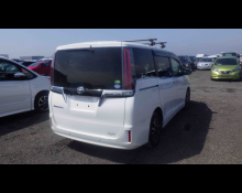 Toyota Esquire 2019