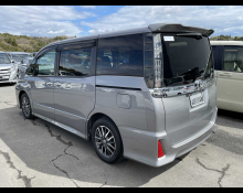 Toyota Voxy 2015