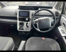 Toyota Noah 2013