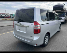 Toyota Noah 2013