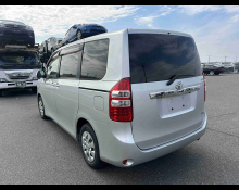 Toyota Noah 2013