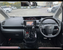 Toyota Voxy 2010