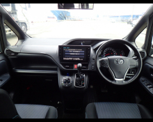 Toyota Voxy 2016