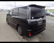 Toyota Voxy 2016
