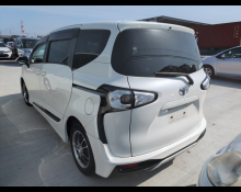 Toyota Sienta 2016