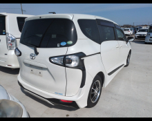 Toyota Sienta 2016