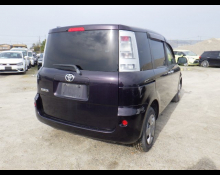 Toyota Sienta 2013