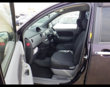Toyota Sienta 2013