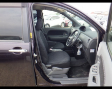 Toyota Sienta 2013