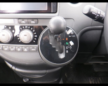 Toyota Sienta 2013