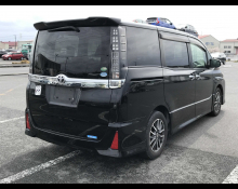 Toyota Voxy 2017