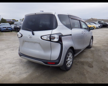 Toyota Sienta 2015
