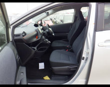 Toyota Sienta 2015