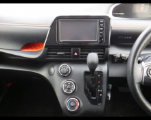 Toyota Sienta 2015