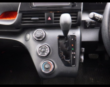 Toyota Sienta 2015