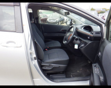 Toyota Sienta 2015