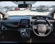 Toyota Sienta 2015