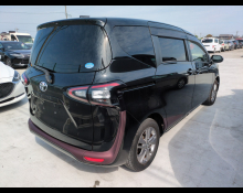 Toyota Sienta 2015