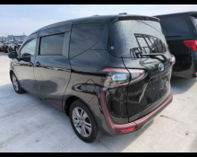Toyota Sienta 2015