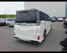 Toyota Voxy 2021