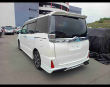 Toyota Voxy 2021
