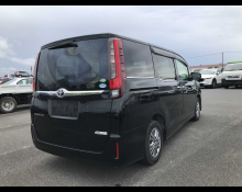 Toyota Esquire 2016