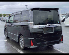 Toyota Voxy 2017