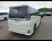 Toyota Voxy 2015