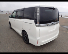 Toyota Voxy 2016